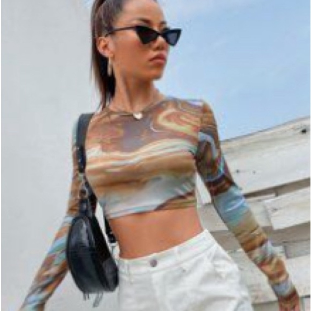 Abstract long sleeve crop top